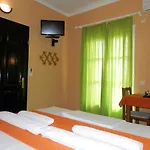 מלון דירות Green Villa 4*