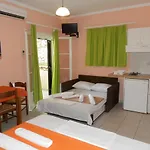 Green Villa מלון דירות Áyios Nikítas
