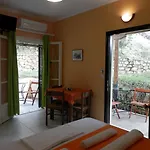 Green Villa מלון דירות Áyios Nikítas
