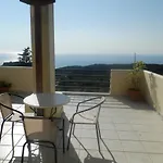 מלון דירות Green Villa 4*