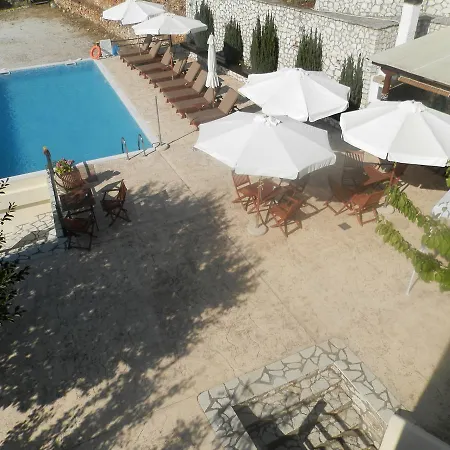 Ξενοδοχείο με διαμερίσματα Green Villa